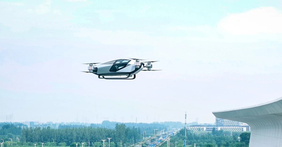 Ô tô bay xuất hiện trên bầu trời Trung Quốc