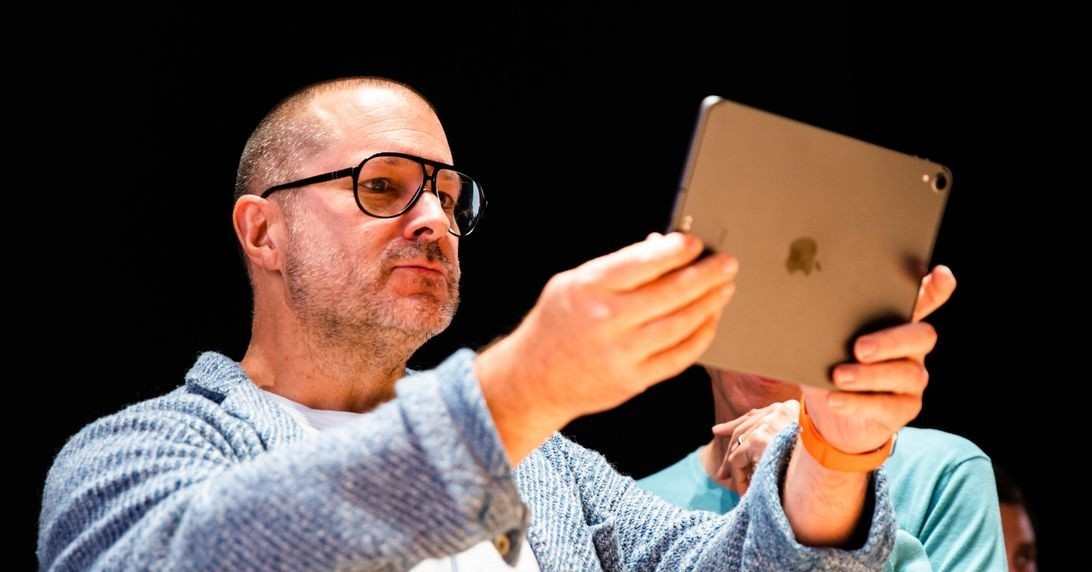 "Phù thủy" Jony Ive đang thiết kế mẫu smartphone có thể thay đổi "cuộc chơi"?