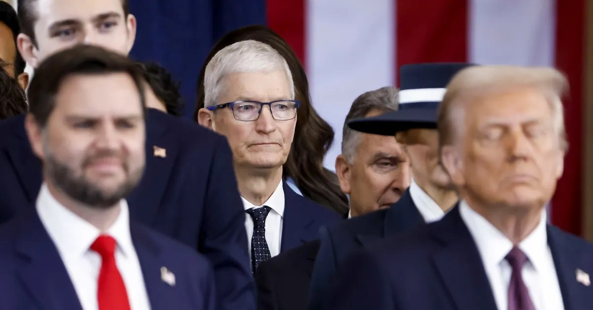 Apple đầu tư 500 tỷ USD, tuyển 20.000 vị trí "lấy lòng" ông Trump?