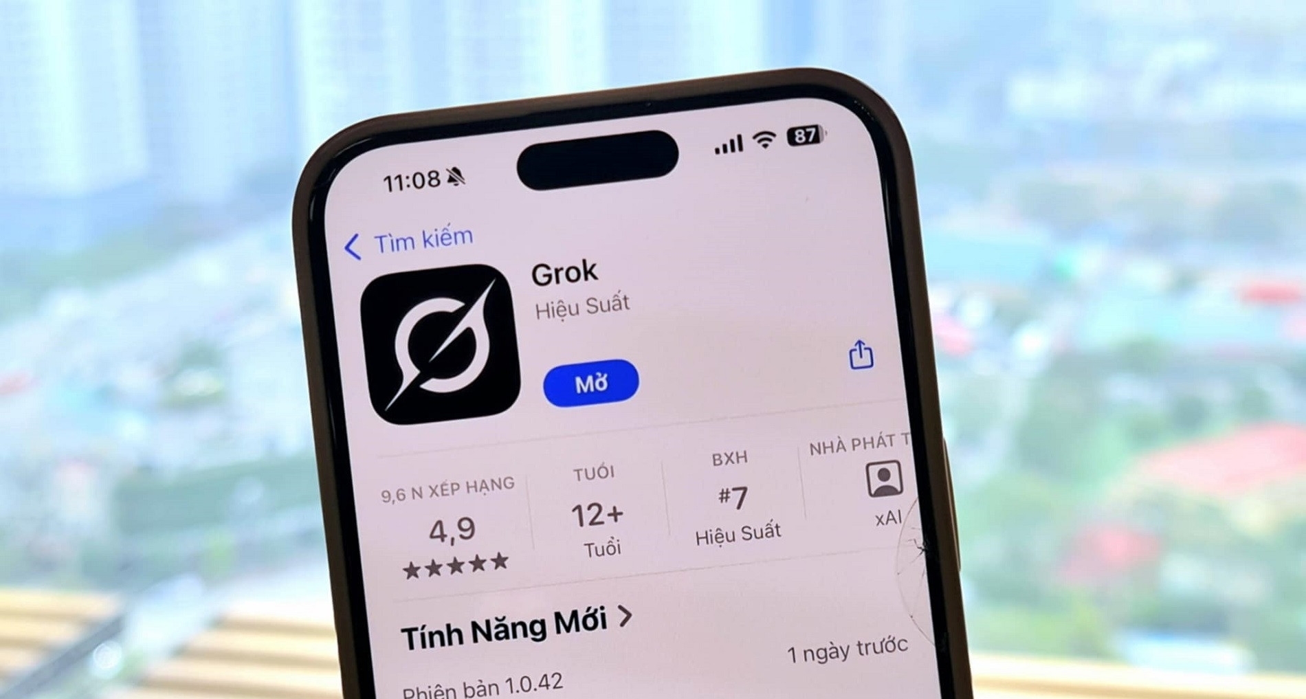 Chatbot Grok của Elon Musk kéo người dùng bằng nội dung 18+